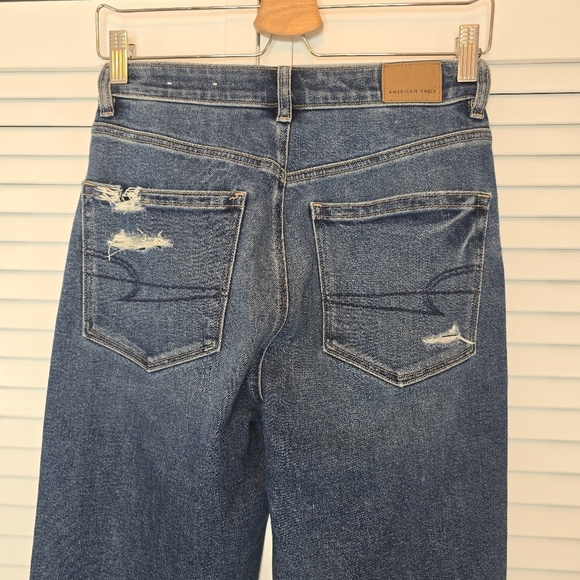 AMERICAN EAGLE Mom Jeans Stretch Distressed Raw Hem Women 2 High Rise Blue Denim - Picture 4 of 12